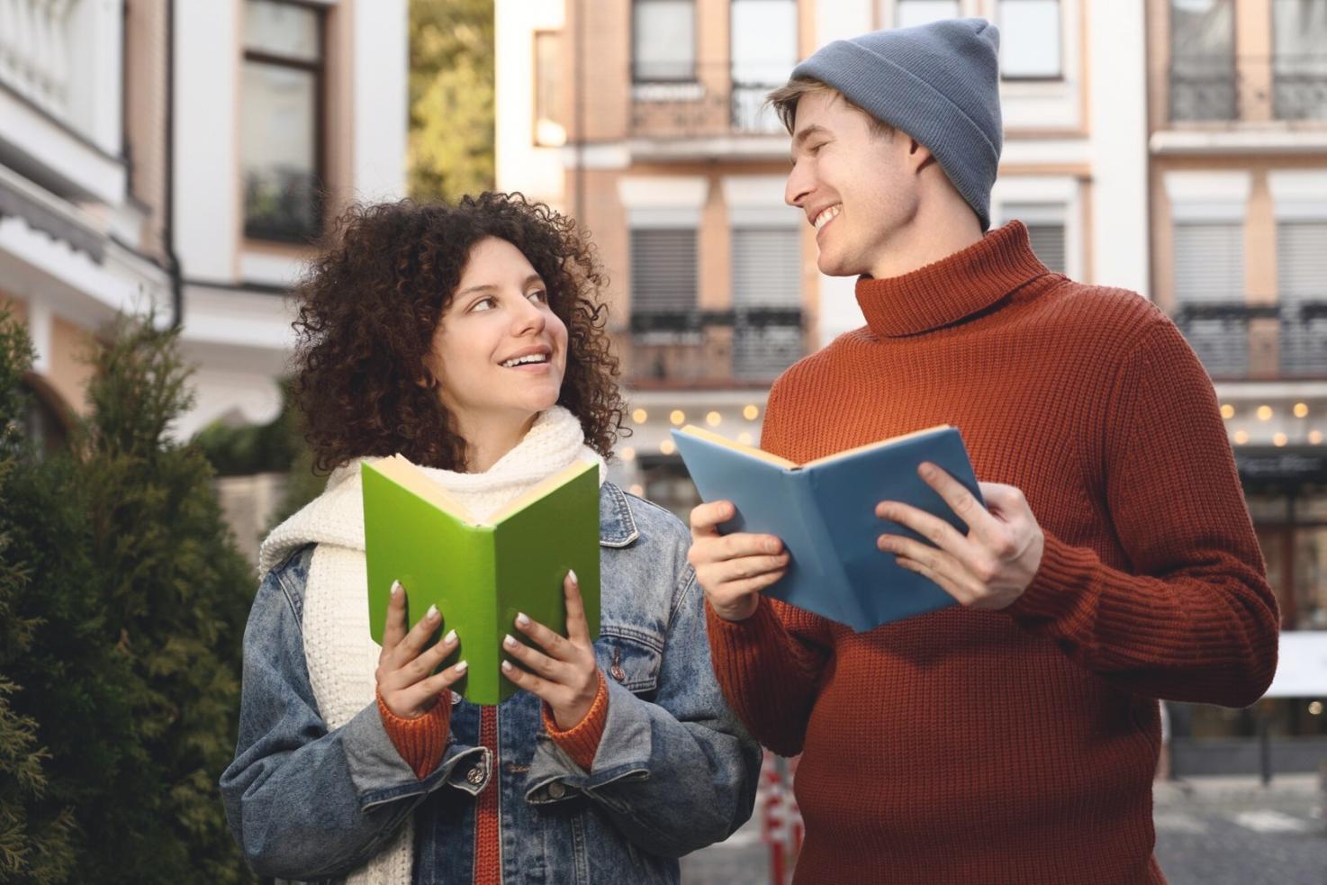 Persona organizando sus finanzas personales de forma flexible